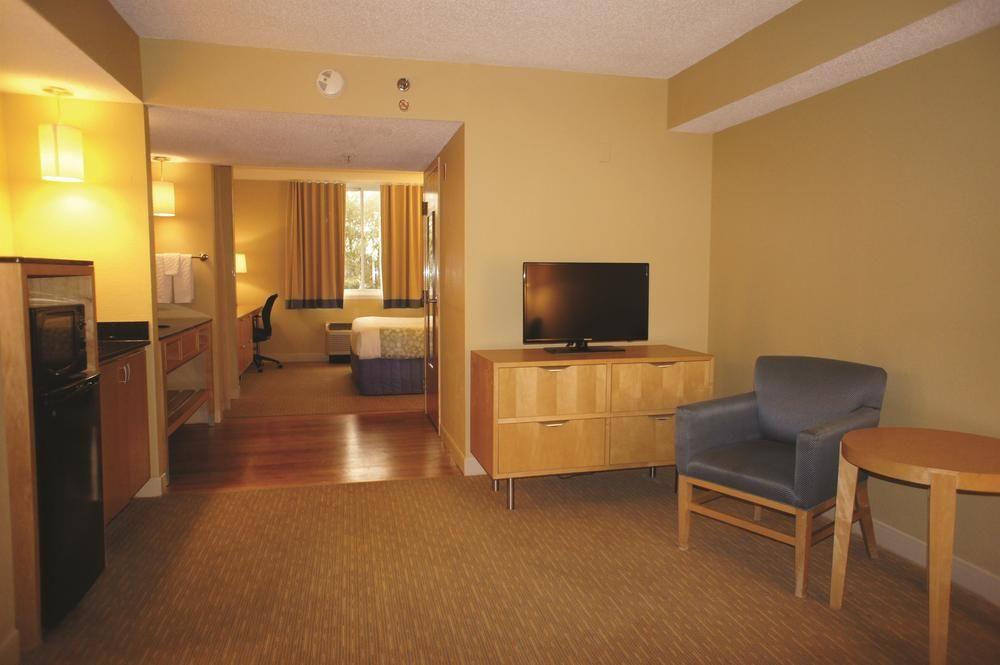 La Quinta By Wyndham Sarasota Downtown Hotel Exterior photo