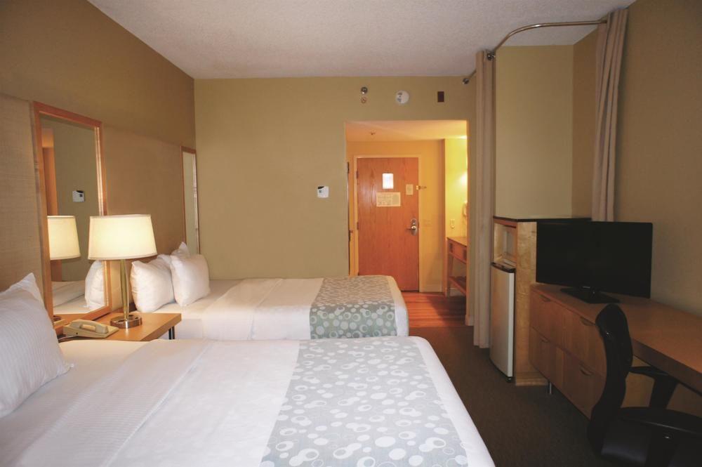 La Quinta By Wyndham Sarasota Downtown Hotel Exterior photo