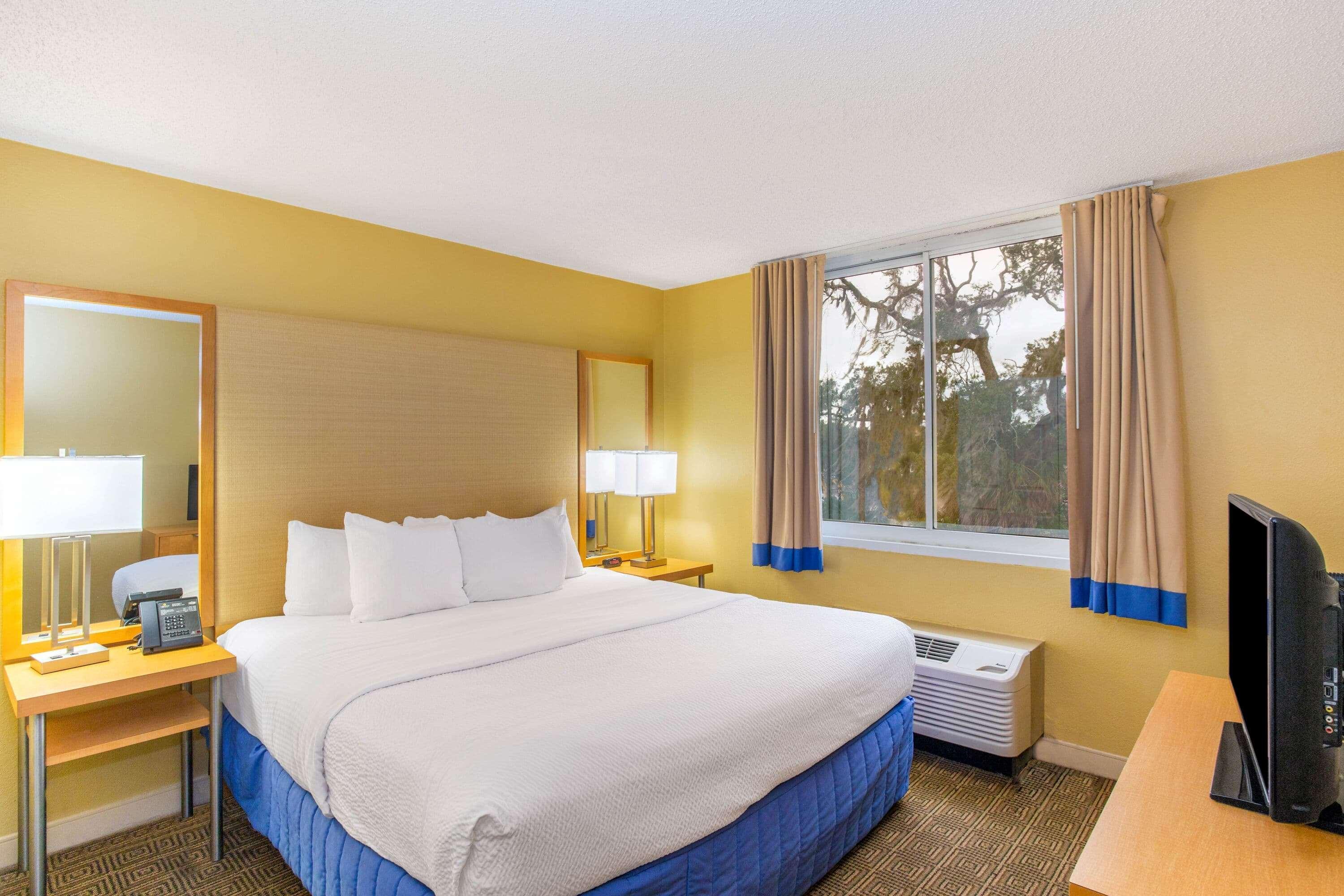 La Quinta By Wyndham Sarasota Downtown Hotel Exterior photo