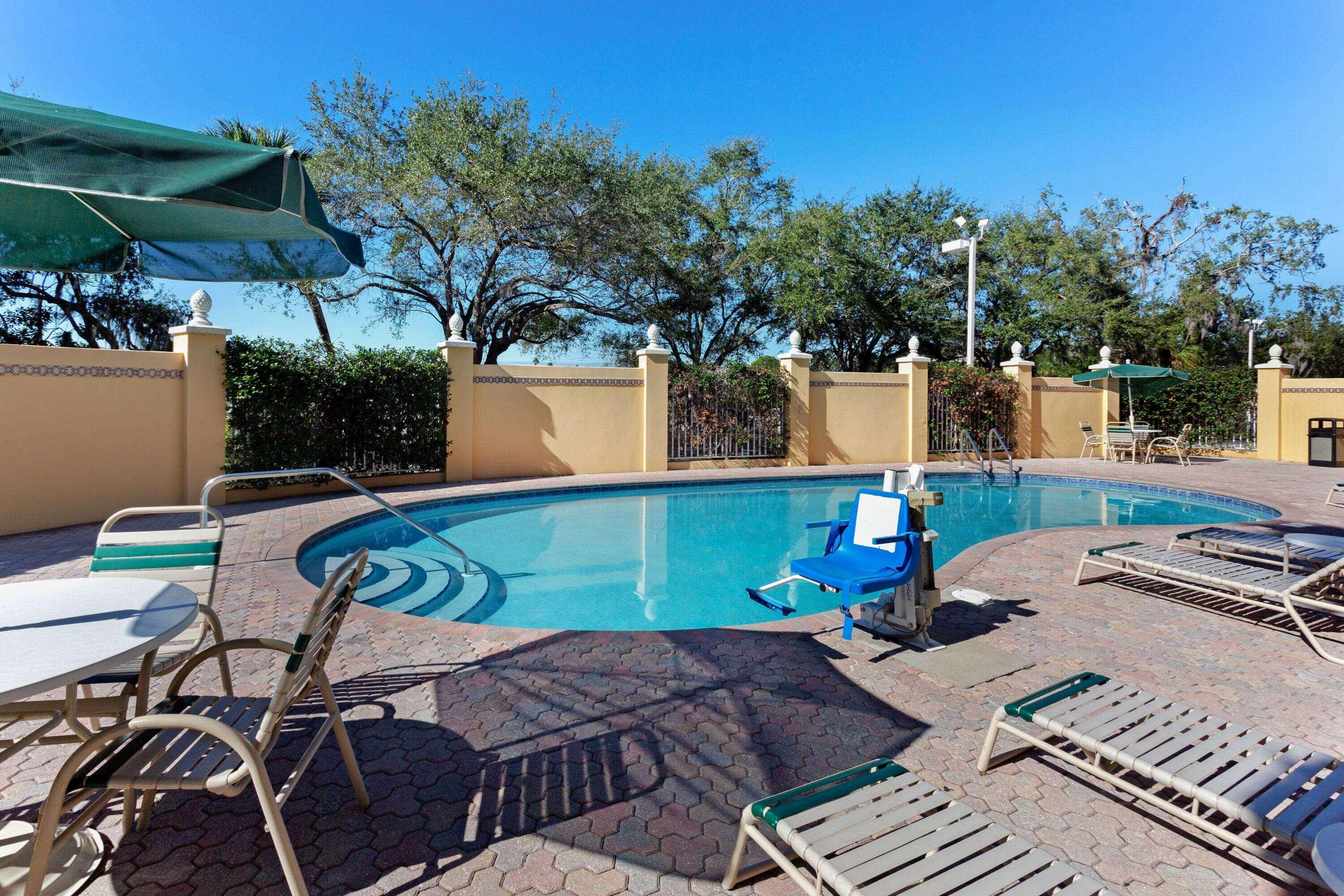 La Quinta By Wyndham Sarasota Downtown Hotel Exterior photo