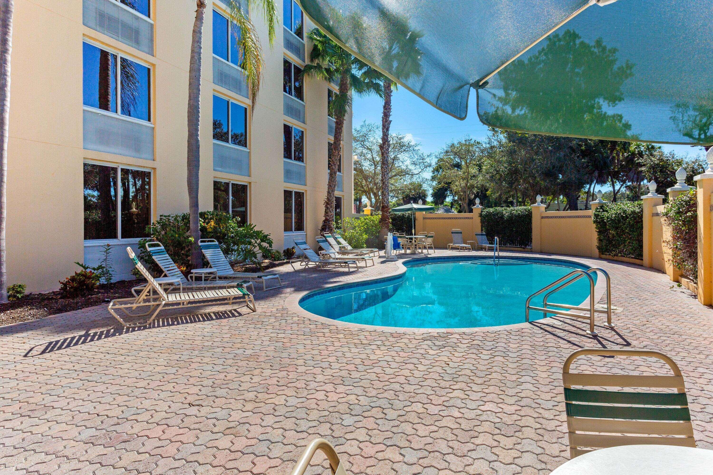 La Quinta By Wyndham Sarasota Downtown Hotel Exterior photo