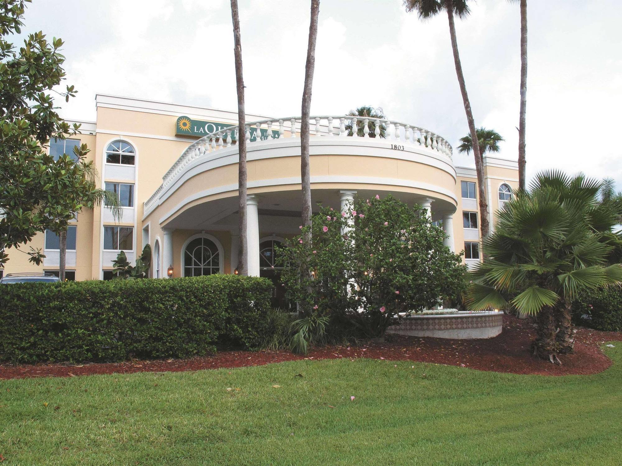 La Quinta By Wyndham Sarasota Downtown Hotel Exterior photo