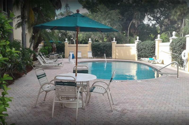 La Quinta By Wyndham Sarasota Downtown Hotel Exterior photo